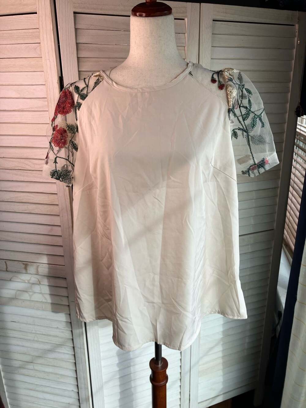 Floral Embroidered Mesh Sleeve White Blouse size XL
